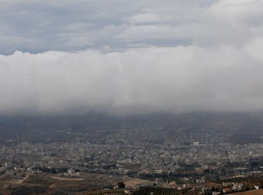 طقس بارد وتحذير من الانجماد والصقيع الثلاثاء